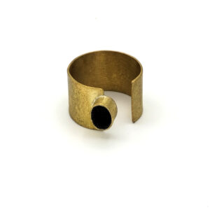 Anello rotondo in ottone con ovale carborundum